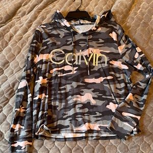 Calvin Klein Women’s Small Camo Light Pullover